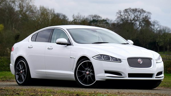 How to Install a Bespoke Leather Steering Wheel Cover on a Jaguar XF?